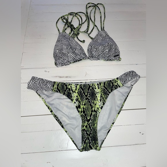 Volcom bikini - Picture 2 of 4